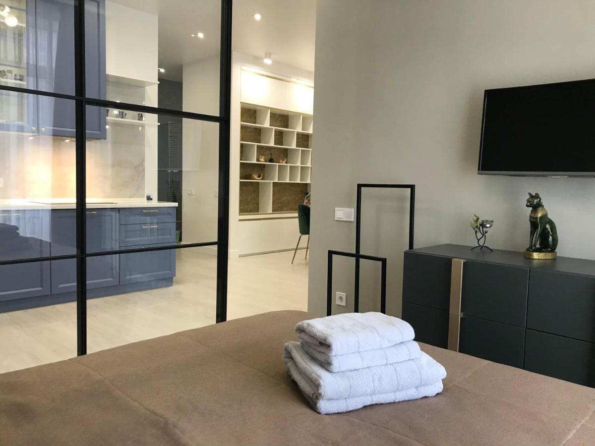 *Luxury Apartment In The City Center* キエフ エクステリア 写真